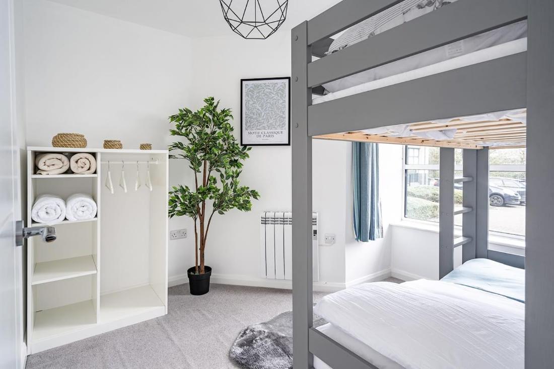 Contemporary City Centre Apartment With Parking Bath Kültér fotó